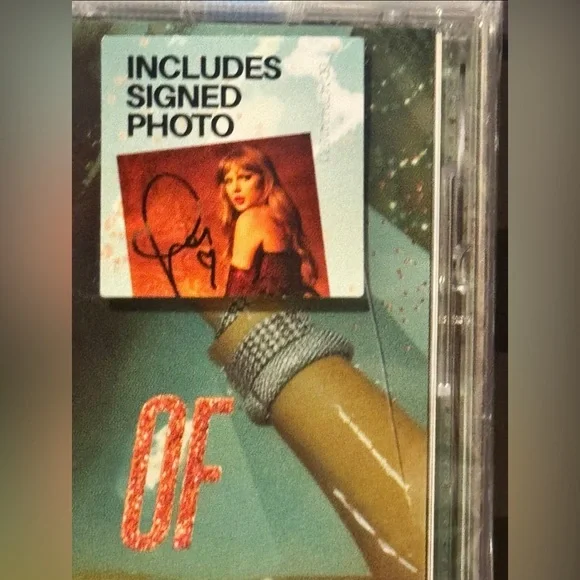Taylor Swift The Life of a Showgirl SIGNED CD Photo #3 - Picture 2 of 3
